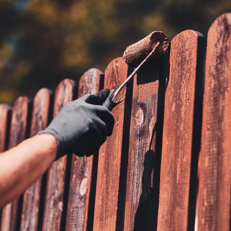 fence staining and repainting Oak Harbor